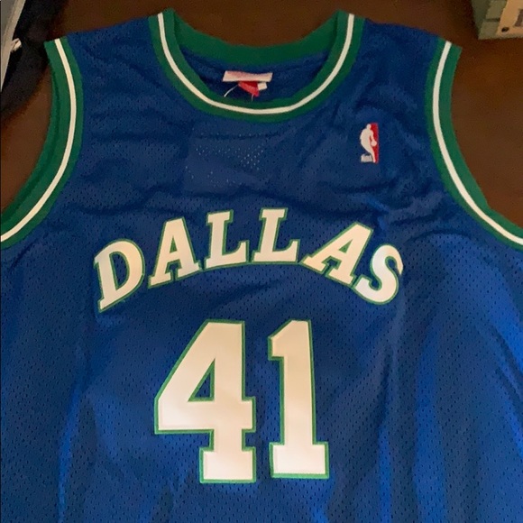 Mitchell & Ness Dirk Nowitzki Size-2XL - Picture 3 of 4